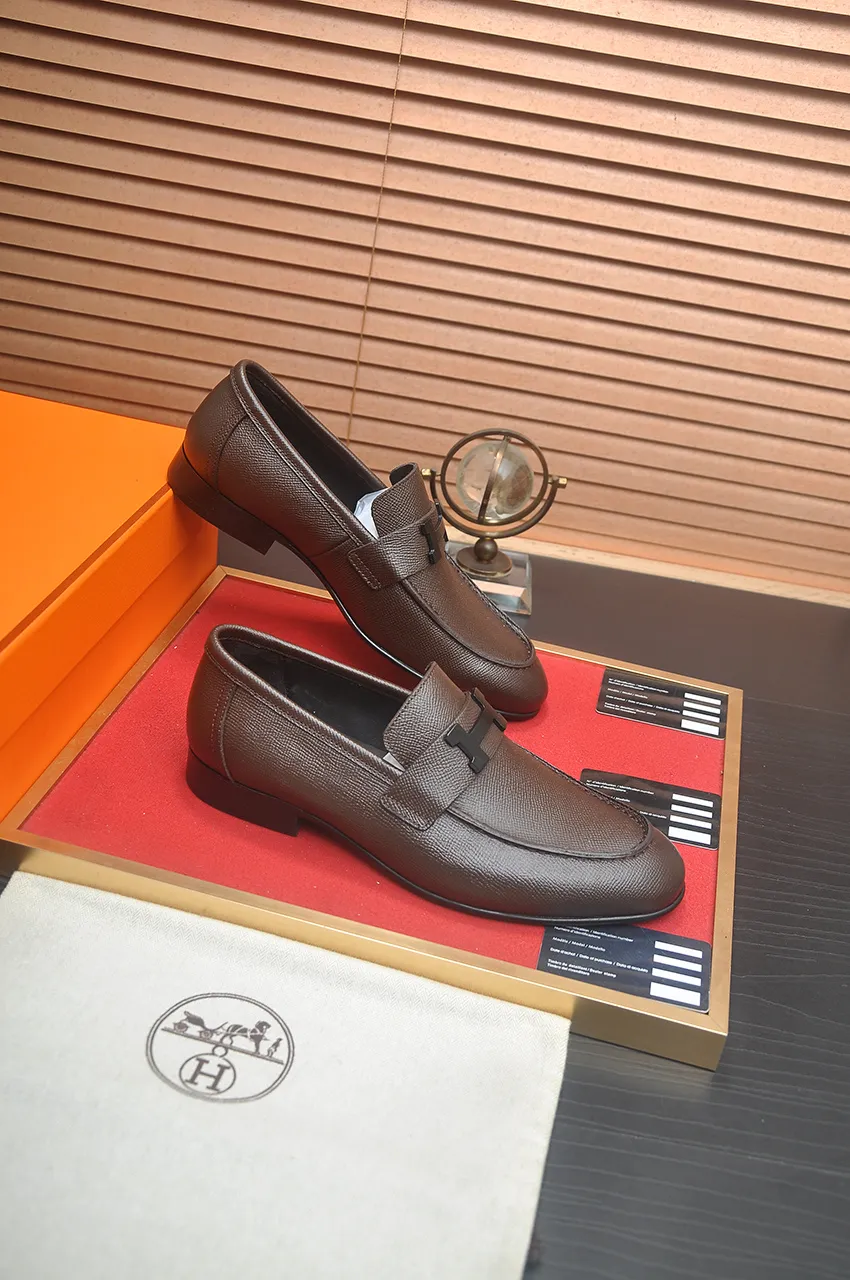 Men's shoes💰540💶[HERMES] (cowhide lining)🍀Italian top luxury🍀He does not pursue novel styles and gorgeous colors, but attracts the favor of successful men with his flawless, elegant and classic style. Formal leather shoes This very comfortable, simple and stable style allows you to easily match any style! The pattern is absolutely 1:1 refined from the original case, and we strive for excellence in materials, imported cowhide + cowhide lining💪💪💪extraordinary texture👍! .Code number: 39-45 (45 customized)